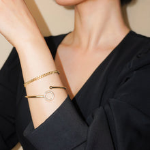 Load image into Gallery viewer, 18K Gold Vermeil Circle Bangle Bracelet