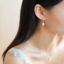 Load image into Gallery viewer, 18k Gold Vermeil Freshwater Pearl Huggie Hoop Earrings