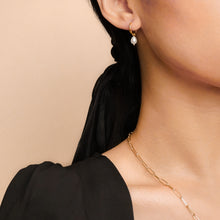 Load image into Gallery viewer, 18k Gold Vermeil Freshwater Pearl Minimal Hoop Earrings