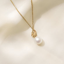 Load image into Gallery viewer, 3D-Rose Flower Freshwater Pearl Necklace in 14k Gold Vermeil