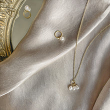 Load image into Gallery viewer, 18k Gold Vermeil Pearl Minimal Necklace
