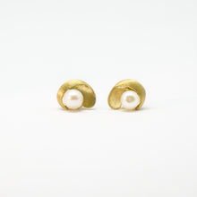Load image into Gallery viewer, 8k Solid Gold Pearl Snail Stud Earrings
