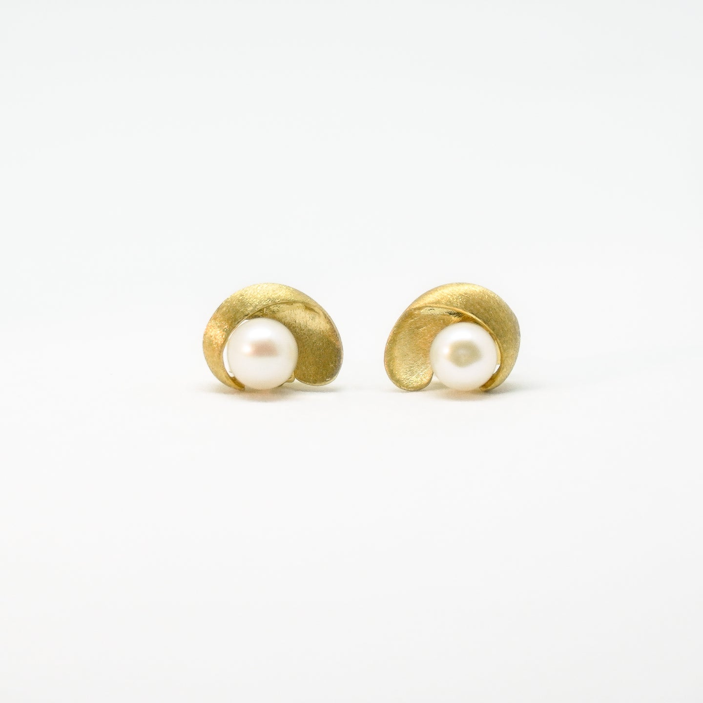 8k Solid Gold Pearl Snail Stud Earrings